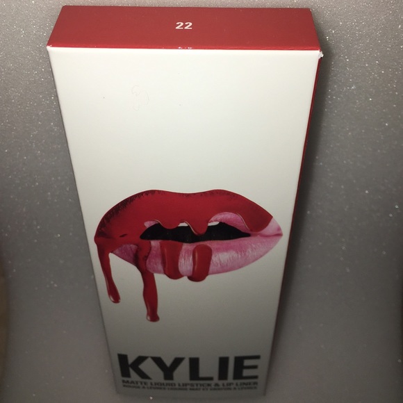 Kylie Jenner Lip Kit - 22💋 - Picture 2 of 4