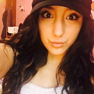 Meet your Posher, Eva