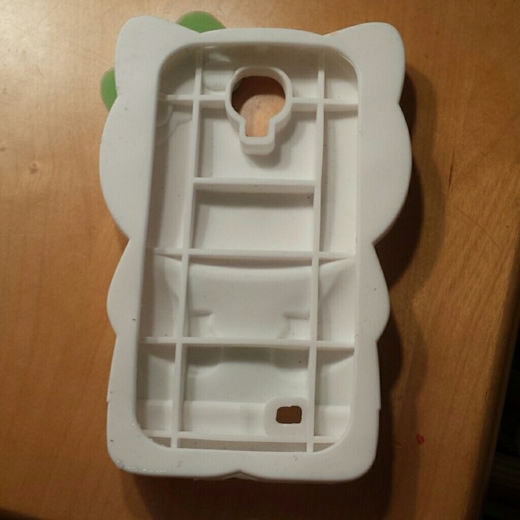 NWOT HELLO KITTY 3D CASE - Picture 2 of 2