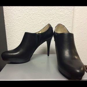 Worthington black booties size 8