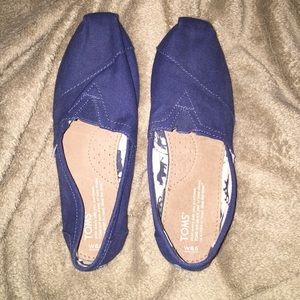 Toms women's canvas slip on shoe - Navy 6.5W