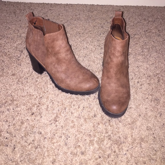 booties - Picture 1 of 2