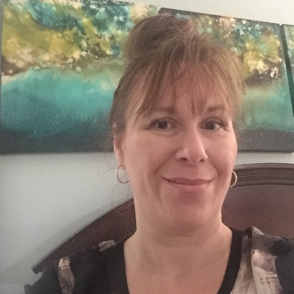 Meet your Posher, Sharon - Picture 1 of 1