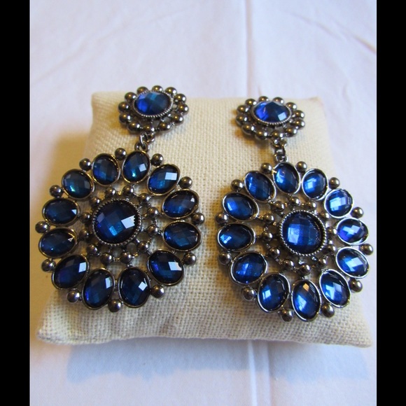Stunning royal blue earrings!