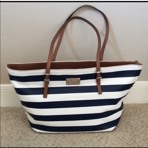 Nine West purse with a matching wallet