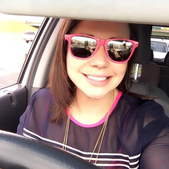 Meet your Posher, Kayla