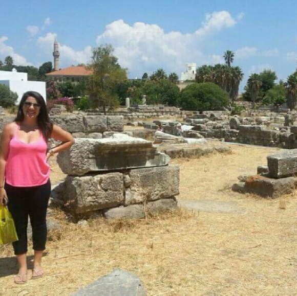 SUGGESTED USER 🎉 Meet your Posher, Amanda 🎉 - Picture 3 of 4