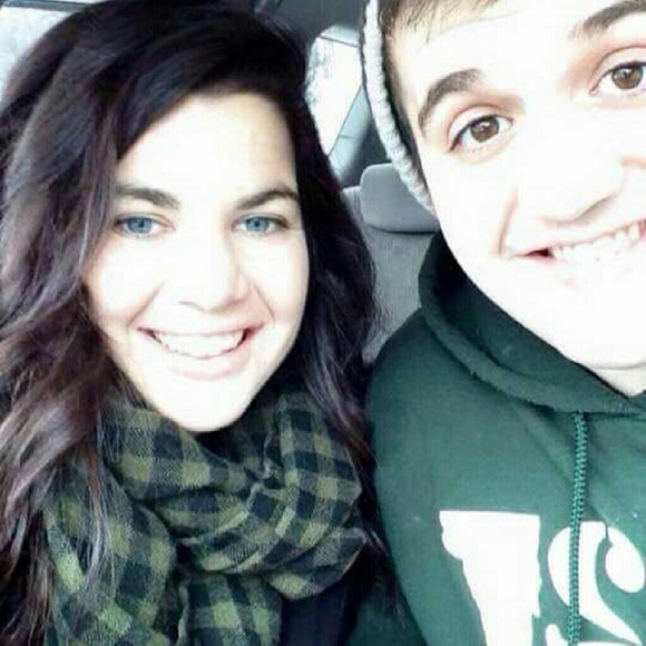 SUGGESTED USER 🎉 Meet your Posher, Amanda 🎉 - Picture 4 of 4