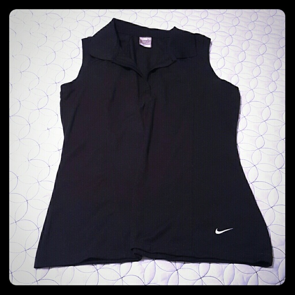 Nike Golf top. Size M.
