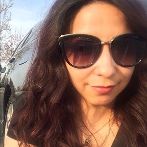 Meet your Posher, Julie