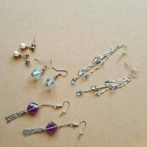 4 pairs of earrings