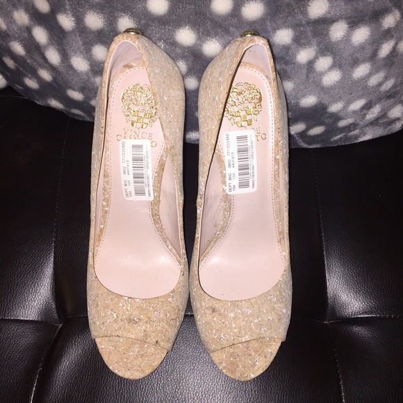 Vince Camuto peep toes heels NWOB SIZE 9.5