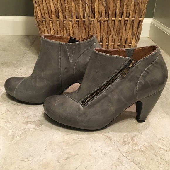 Miz Mooz ankle booties size 7