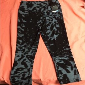 Nike Capri