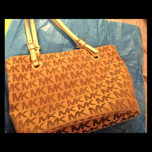 Nice MK tote (fabric) authentic! - Picture 1 of 3