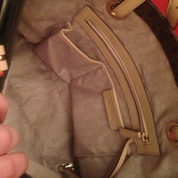 Michael Kors purse - Picture 3 of 4