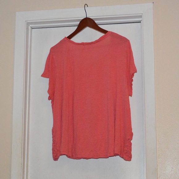 Eyeshadow T-shirt with Lace Embellishment! Size 2X - Picture 2 of 4