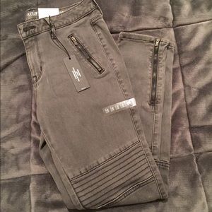Gray Moto Jegging with zippers.