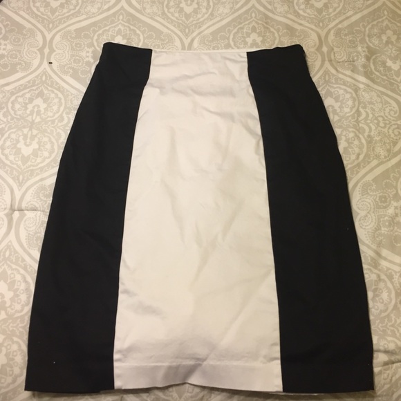 Worthington Black & White Pencil Skirt