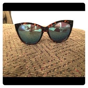 Brand new Quay sunglasses w/ case!