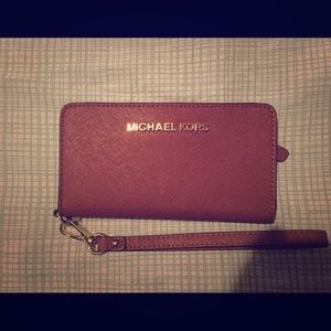 Michael Kors case/wallet wristlet for Iphone