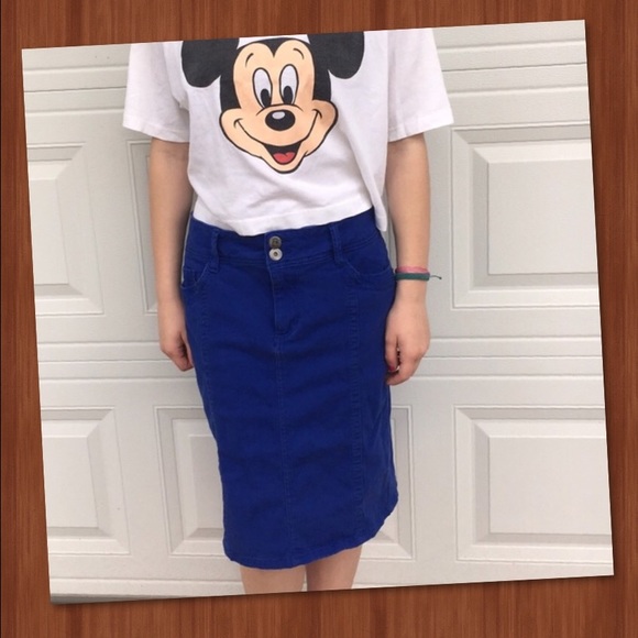 Dresses & Skirts - Blue mid length skirt. Size ten