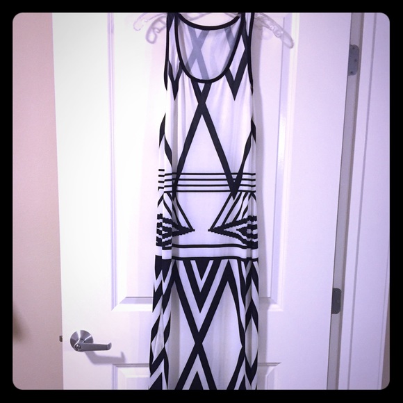 ❤️ Black and White Maxi Dress