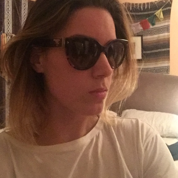 Prada sunglasses - Picture 4 of 4
