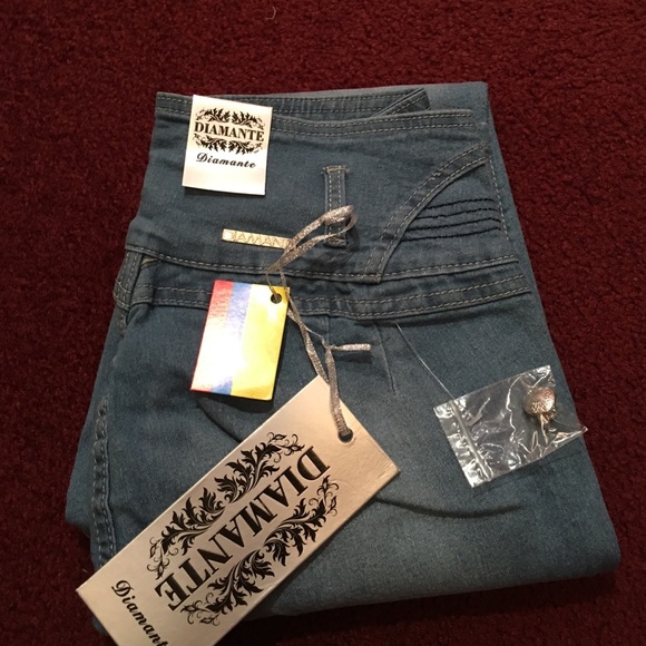 High waist butt lifting skinny jeans. Runs small.