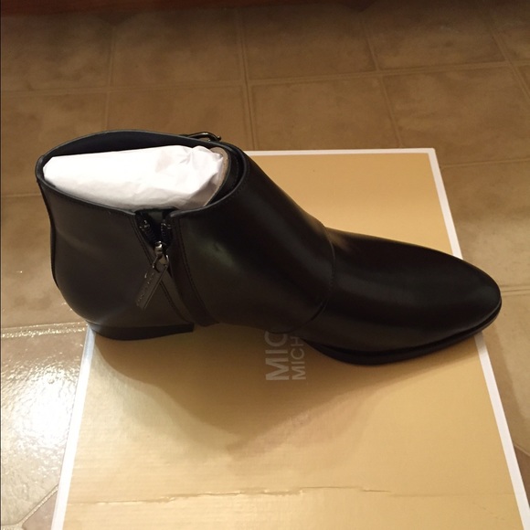 NIB Michael Kors Bootie, Size 7.5 - Picture 2 of 3