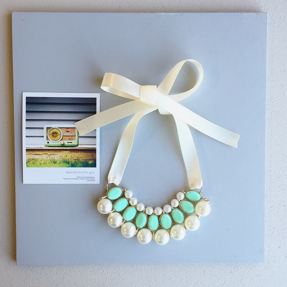 Pastel green necklace - Picture 4 of 4