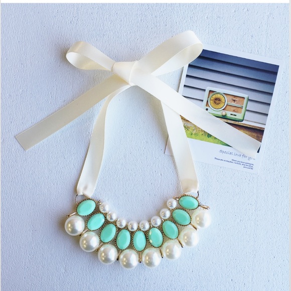 Pastel green necklace - Picture 2 of 4