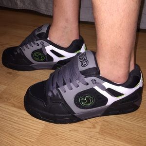 DVS skate shoes NWOT