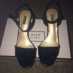 Must Have! Brand New!! Perfect for wedding season!