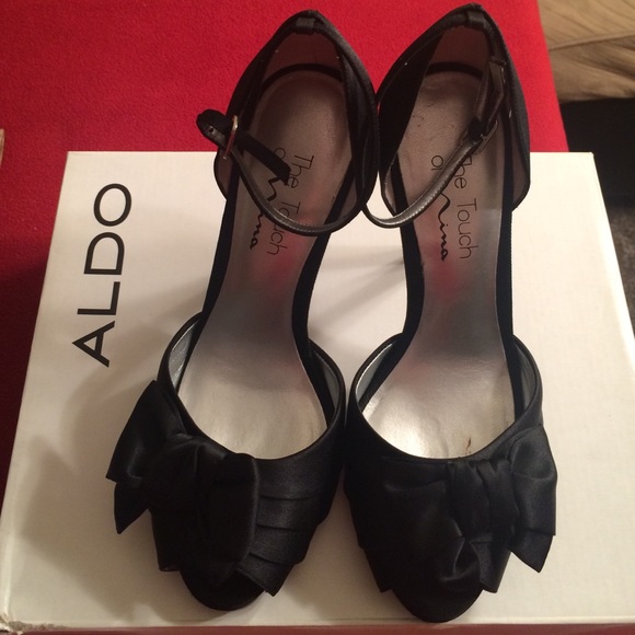 Brand New！Black Satin Peep-toe strap pump