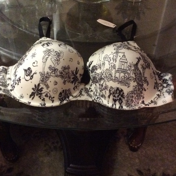 New Victoria secret bra