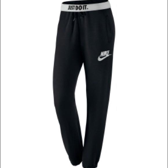 Nike's women Rally loose pants!