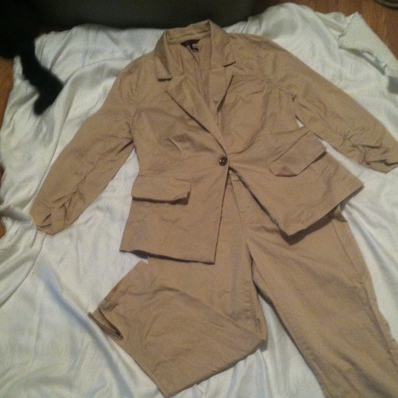 2pc tan blazer with capris
