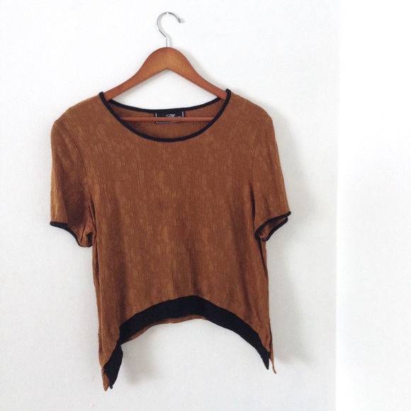 Asymmetrical Hem Top - Picture 2 of 4