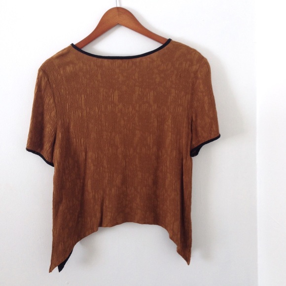 Asymmetrical Hem Top - Picture 3 of 4