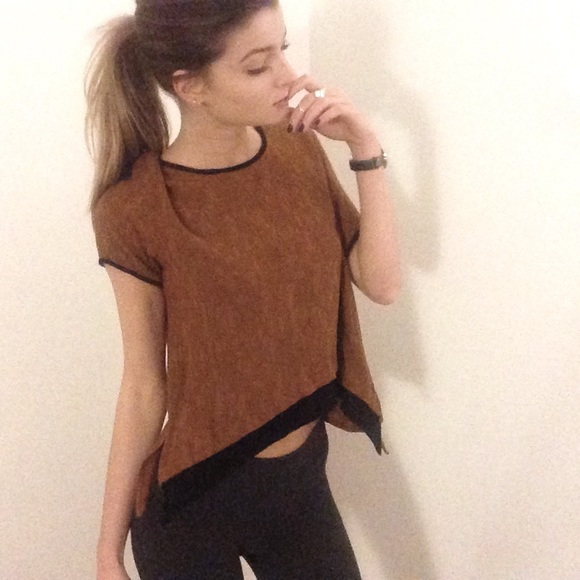 Asymmetrical Hem Top - Picture 4 of 4