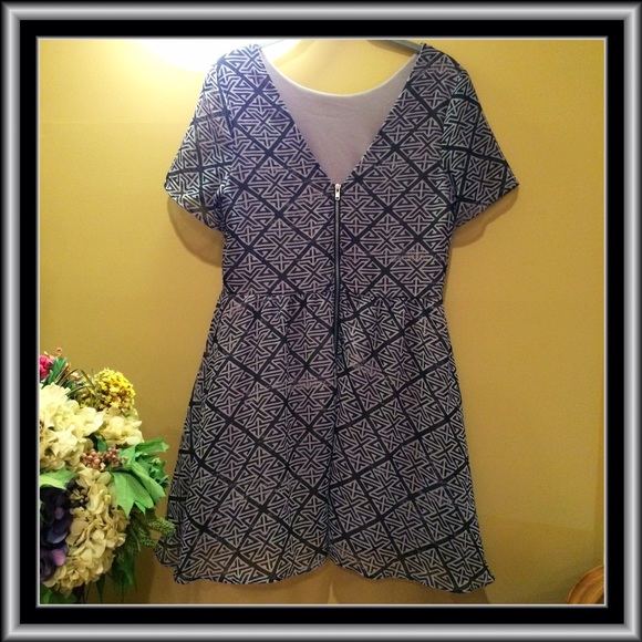 💥SALE Tribal Print Georgette Back-V Dress, junior - Picture 2 of 2