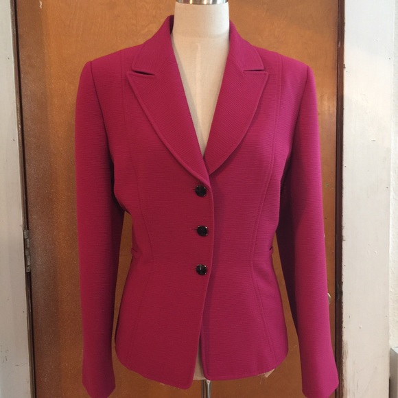 Tahari Jackets & Blazers - Tahari blazer. Business jacket. Office wear