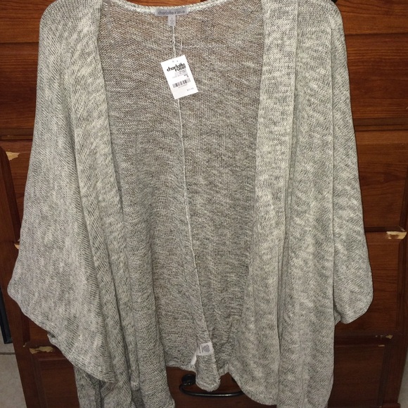 Never Worn Cardigan fits as a SM/M/LG