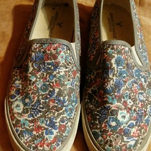 Sz 8 floral printed slip on tennis shoes