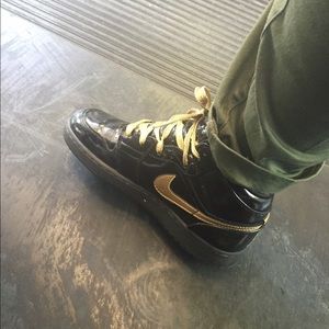 Black/gold patent leather 1's