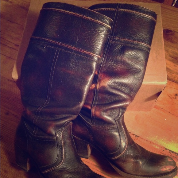 Gently used size ten women's fryes