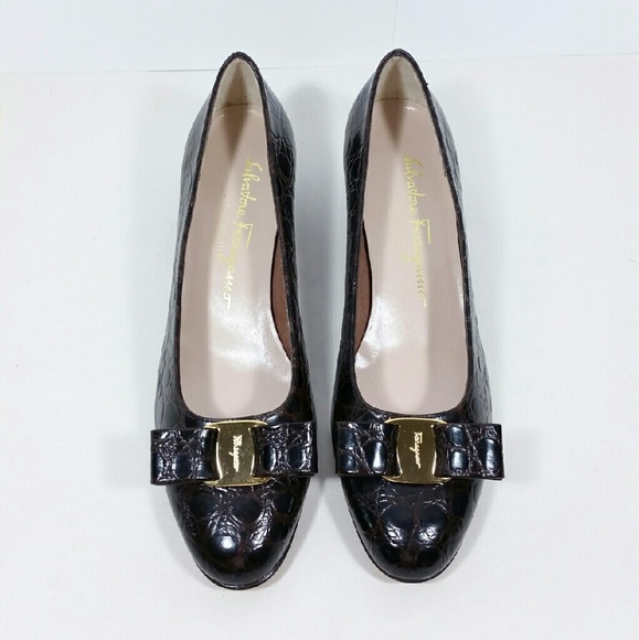 NEW Ferragamo Vara Bow Brown Croc w/Gold Buckle - Picture 2 of 4