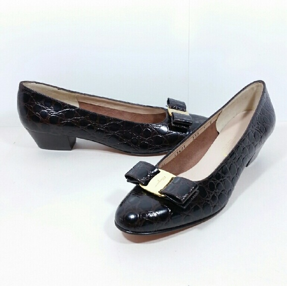 NEW Ferragamo Vara Bow Brown Croc w/Gold Buckle - Picture 3 of 4