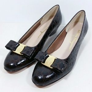 NEW Ferragamo Vara Bow Brown Croc w/Gold Buckle
